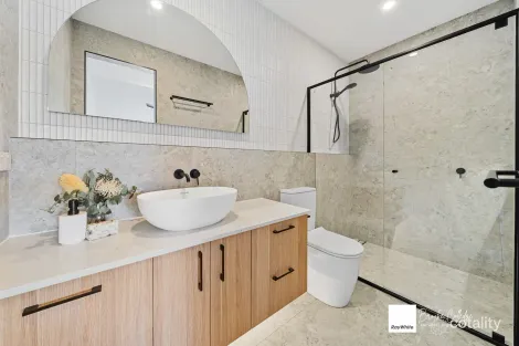 Property photo of 15 Glendevon Crescent Mount Warren Park QLD 4207