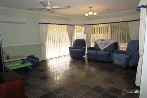 2 Haywood Gr, Melton West, VIC 3337