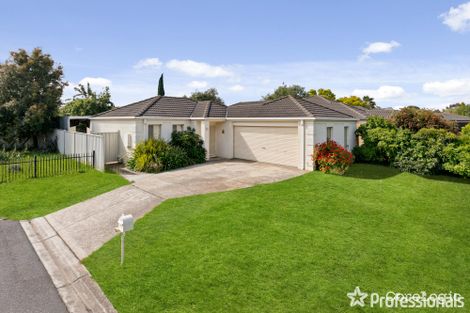 Property photo of 11 Caddick Gardens Caroline Springs VIC 3023