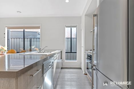 Property photo of 5 Woodgrove Street Craigieburn VIC 3064