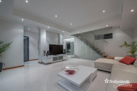 Property photo of 16B Gnobar Way Mullaloo WA 6027