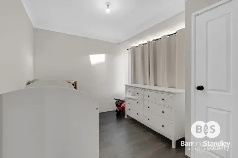 Property photo of 16 Meredith Way Usher WA 6230