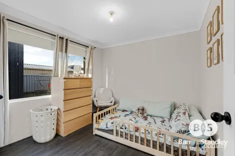 Property photo of 16 Meredith Way Usher WA 6230