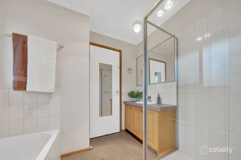 Property photo of 10 Hollyhock Court Cranbourne North VIC 3977