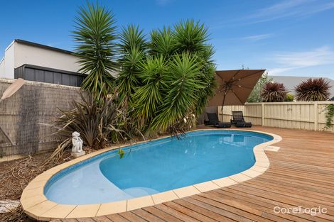 Property photo of 17 Lawton Grove Berwick VIC 3806