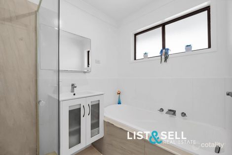 Property photo of 22/27 Waratah Crescent Macquarie Fields NSW 2564