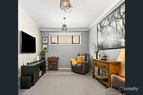 Property photo of 8 Condron Circuit Elderslie NSW 2570