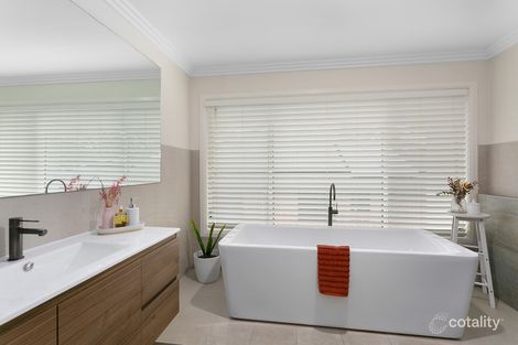 Property photo of 6 Maroubra Close Wadalba NSW 2259