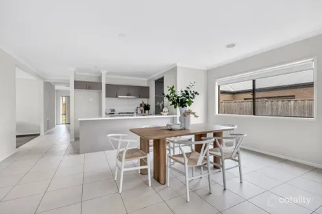 Property photo of 39 Fleurieu Circuit Armstrong Creek VIC 3217