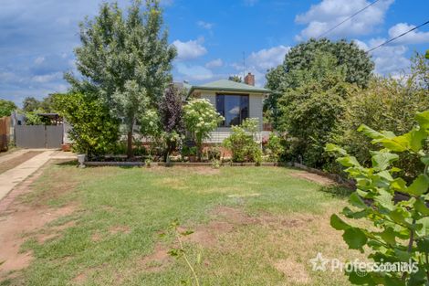 Property photo of 18 Scherger Place Mount Austin NSW 2650