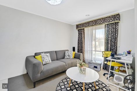 Property photo of 53 Taplan Crescent Cranbourne West VIC 3977