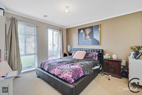 Property photo of 53 Taplan Crescent Cranbourne West VIC 3977
