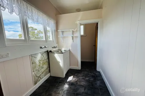 Property photo of 1 Bathurst Street Upper Burnie TAS 7320