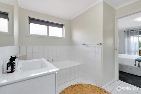 Property photo of 2/1 Melva Court Sydenham VIC 3037