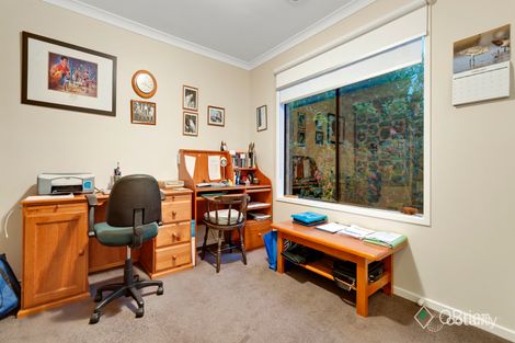 Property photo of 10 Park Valley Crescent Langwarrin VIC 3910