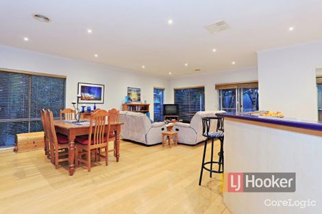 Property photo of 1 Flinders Chase Pakenham VIC 3810