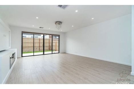 Property photo of 26 Peanut Avenue Mickleham VIC 3064