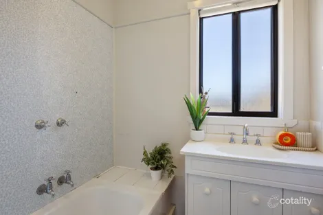 Property photo of 3 Kiama Avenue Warrnambool VIC 3280