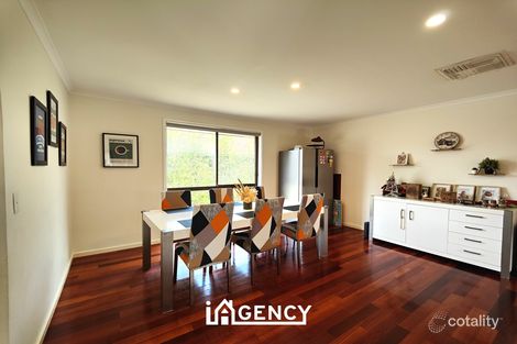 Property photo of 15 Showjump Crescent Endeavour Hills VIC 3802