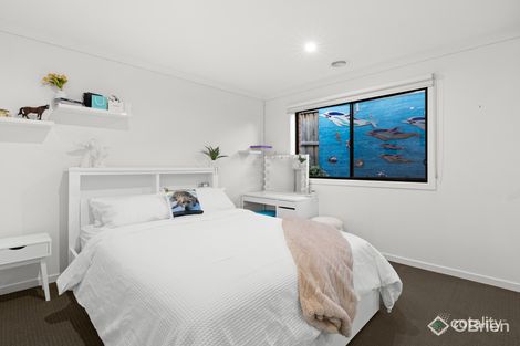 Property photo of 10 Billabong Place Narre Warren North VIC 3804