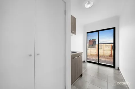 Property photo of 33 Basilico Street Wyndham Vale VIC 3024