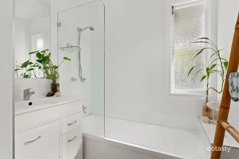 Property photo of 26 Second Avenue Labrador QLD 4215