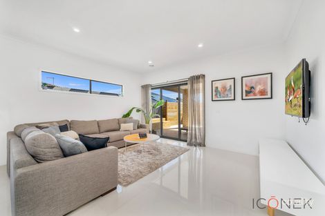 Property photo of 32 Rockgarden Way Wollert VIC 3750