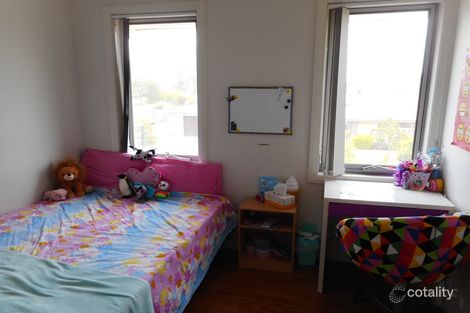 Property photo of 43 Sovereign Circuit Glenfield NSW 2167