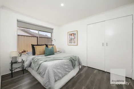 Property photo of 5 Gryphon Walk Kings Park VIC 3021