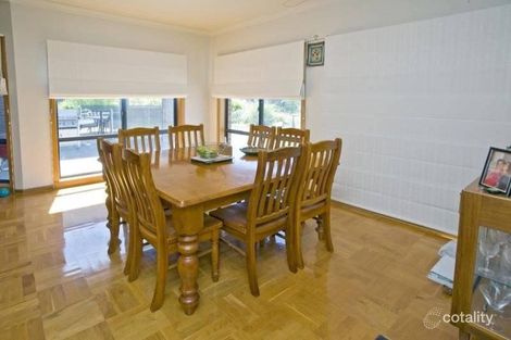 Property photo of 39 Cherryhills Drive Cranbourne VIC 3977