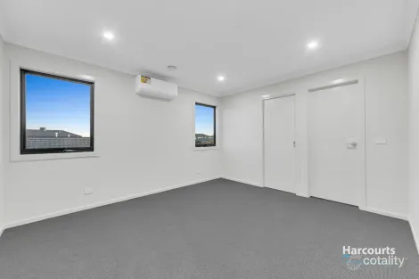 Property photo of 18 Reef Circuit Clyde VIC 3978