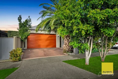 2 Ivan James Pl, Caroline Springs, VIC 3023