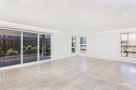 Property photo of 13 Young Circuit Elderslie NSW 2570