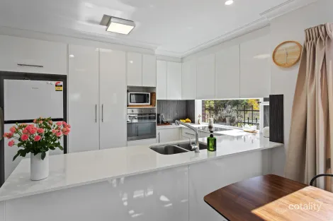 Property photo of 4/9 Cranley Street South Toowoomba QLD 4350