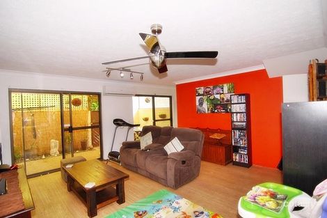 11/1a Mcleod St, Highland Park, QLD 4211