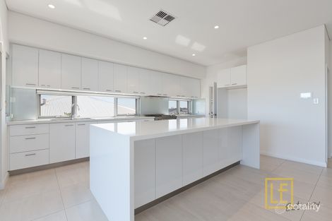 11 Gordon St, East Fremantle, WA 6158