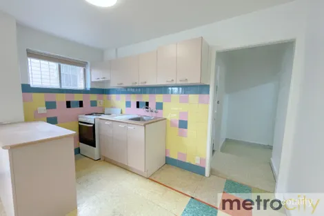 Property photo of 4/35 Gladstone Road Highgate Hill QLD 4101