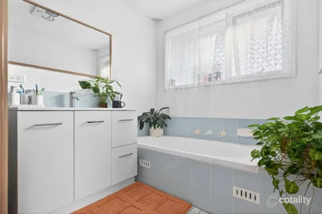 Property photo of 3 Hanlon Close Minto NSW 2566