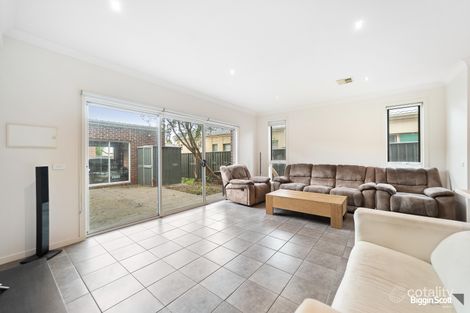 Property photo of 11 Aura Way Craigieburn VIC 3064