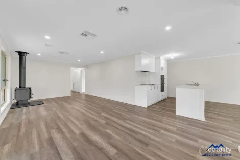 Property photo of 8 Gilbert Place Berwick VIC 3806