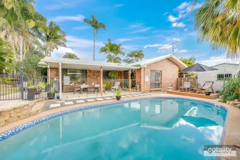 Property photo of 9 The Boulevarde Avoca QLD 4670