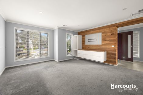 Property photo of 20 Lucerne Circuit Pakenham VIC 3810