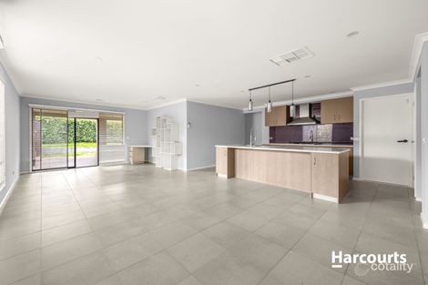 Property photo of 20 Lucerne Circuit Pakenham VIC 3810