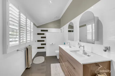 Property photo of 2 Queen Street Newtown QLD 4305