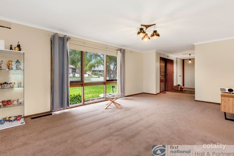 Property photo of 30 James Cook Drive Endeavour Hills VIC 3802