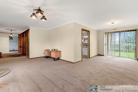 Property photo of 30 James Cook Drive Endeavour Hills VIC 3802