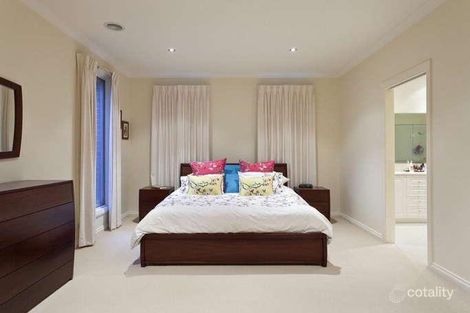 Property photo of 10 Middleham Close Lysterfield VIC 3156