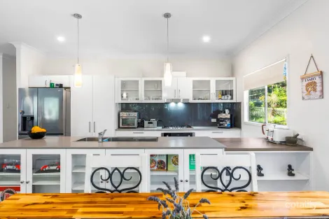 37 Borrows St, Russell Island, QLD 4184