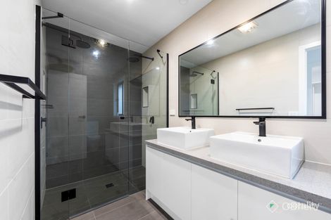 31 Robertsons Rd, Taylors Lakes, VIC 3038