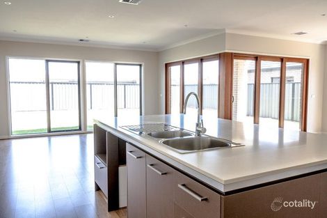 Property photo of 8 Compton Way Clyde North VIC 3978